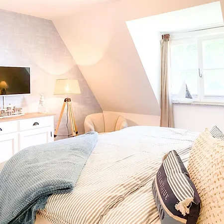 Sonnenseite Parkliebe, App 06 * Wustrow (Fischland)